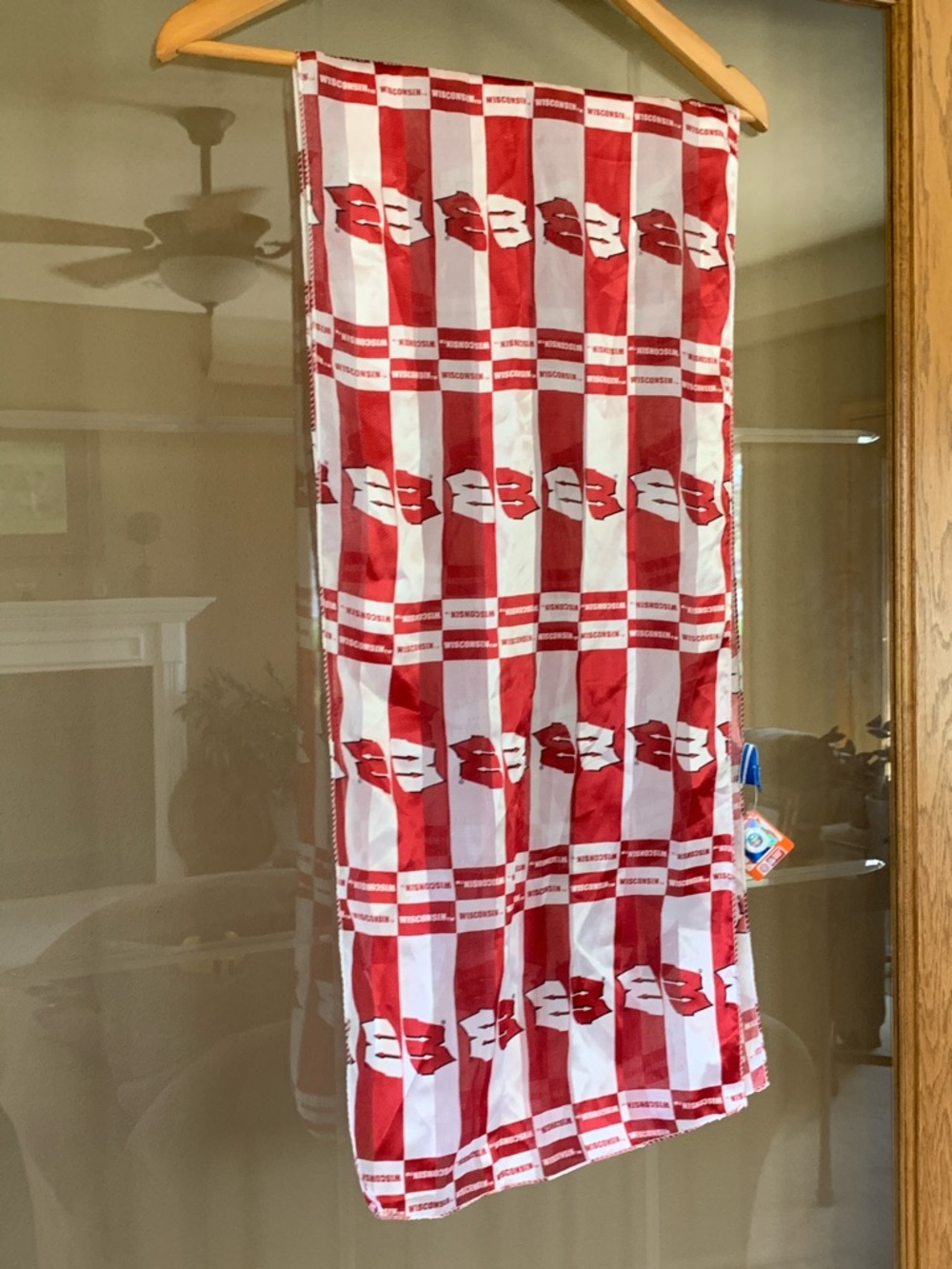 Wisconsin Badgers  Red & White Stadium Scarf